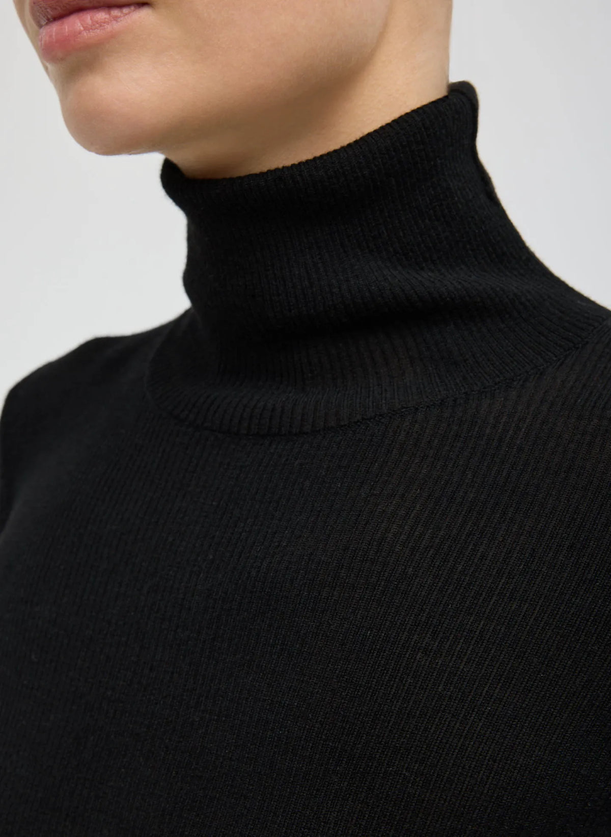 Featherweight Ribbed Sweater Turtleneck Pullover