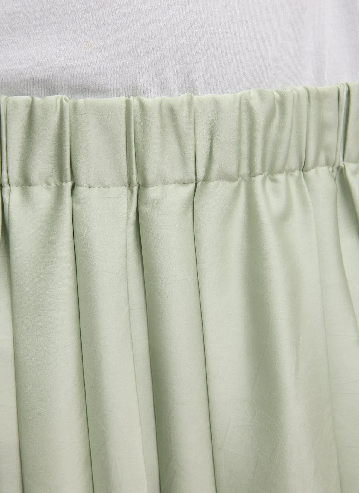 Feather Weight Pleated Pull On Skirt